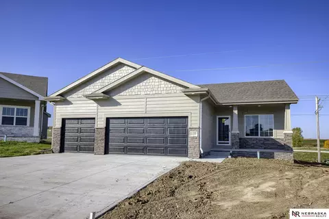 11330 Portage Cir, Papillion, NE 68046