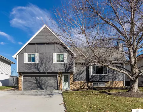 15188 R St, Omaha, NE 68137
