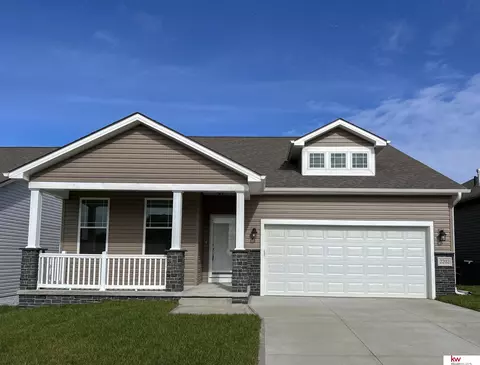 2202 Hedgeapple Rd, Plattsmouth, NE 68048