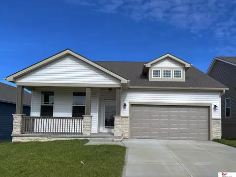2204 Hedgeapple Rd, Plattsmouth, NE 68048