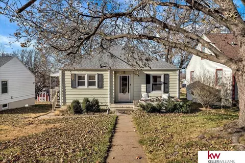 2136 S 40 St, Omaha, NE 68105