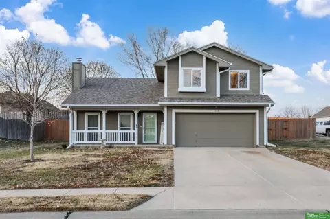 2402 Corn Dr, Papillion, NE 68046