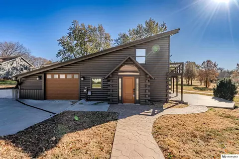1001 Galloway Cir, Lincoln, NE 68512