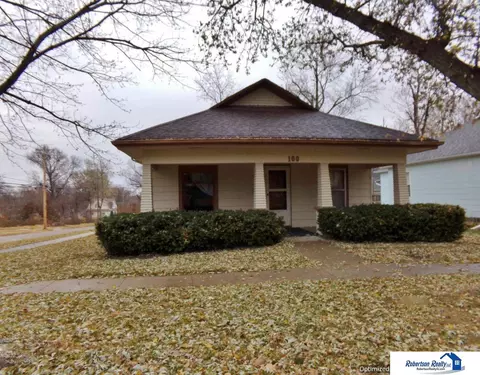 100 S 10th St, Wymore, NE 68466