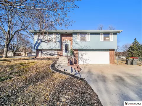 4320 Briarpark Dr, Lincoln, NE 68516