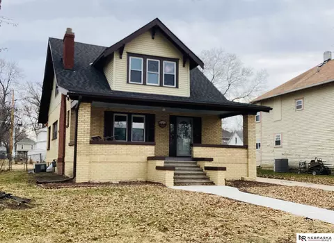 614 N 10th St, Beatrice, NE 68310