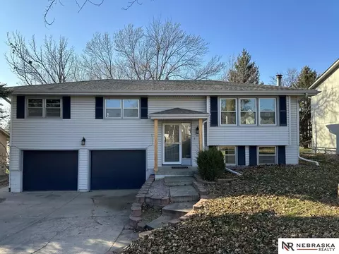 5412 N Oaks Blvd, Omaha, NE 68134
