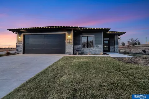 4200 Bluebell Ct, Lincoln, NE 68516