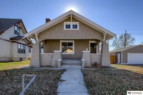 2573 Bauman Ave, Omaha, NE 68112