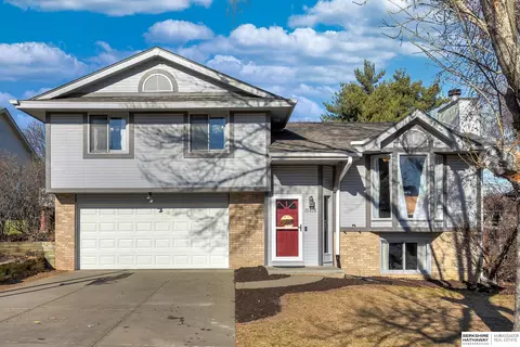 15928 O Cir, Omaha, NE 68135