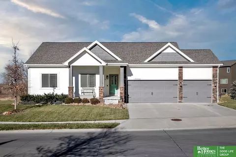 17303 Palisades Dr, Omaha, NE 68136