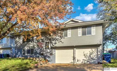 13610 Redwood Cir, Omaha, NE 68138