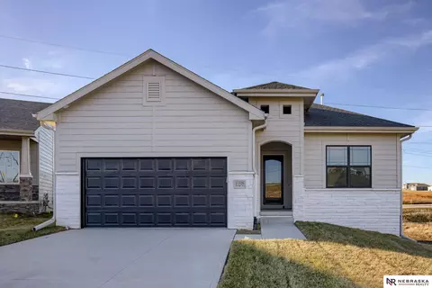 11326 Portage Cir, Papillion, NE 68046