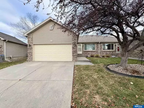 924 Newport Blvd, Lincoln, NE 68521