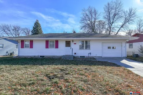 4233 Knox St, Lincoln, NE 68504