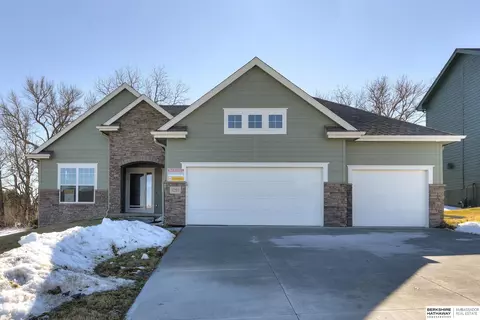 17003 Abigail St, Bennington, NE 68007