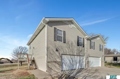 8823 Lincoln St, Lincoln, NE 68526