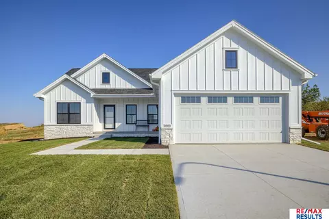2885 Southern Hills Dr, Blair, NE 68008