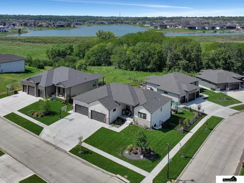 1035 N 104th St, Lincoln, NE 68527