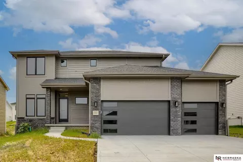 12101 S 110 St, Papillion, NE 68046