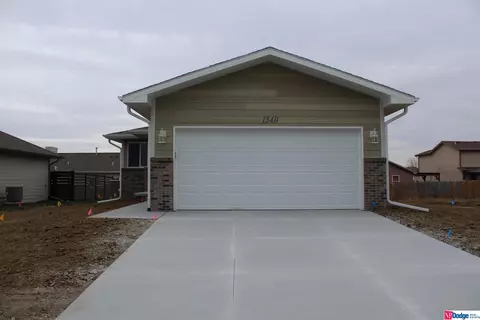 1540 SW 28 St, Lincoln, NE 68522