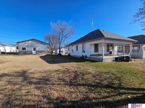 1324 1322 A St, Fairbury, NE 68352