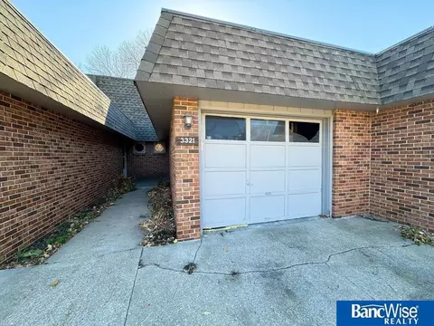 3321 Neerpark Dr, Lincoln, NE 68506