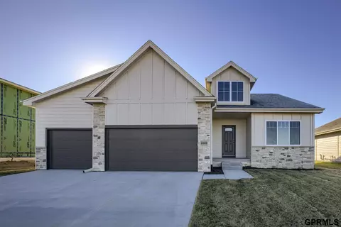 21149 Hartman Ave, Elkhorn, NE 68022