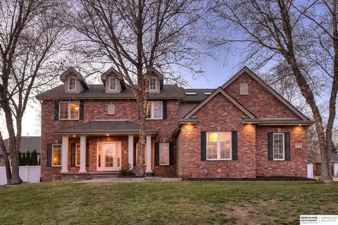 1012 Timber Dr, Papillion, NE 68046