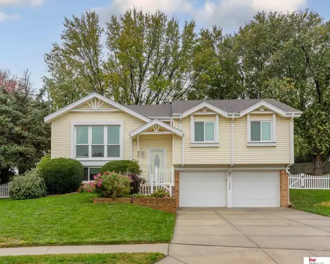 13626 Redwood Cir, Omaha, NE 68138
