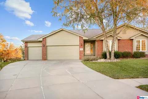 5735 N 167 Avenue Cir, Omaha, NE 68116