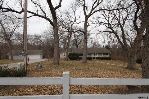 1219 Bellevue Blvd S, Bellevue, NE 68005