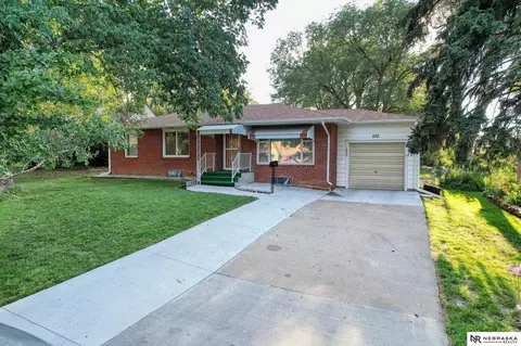 225 S Cotner Blvd, Lincoln, NE 68510