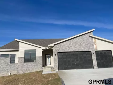 10604 Lake Tahoe Dr, Papillion, NE 68046