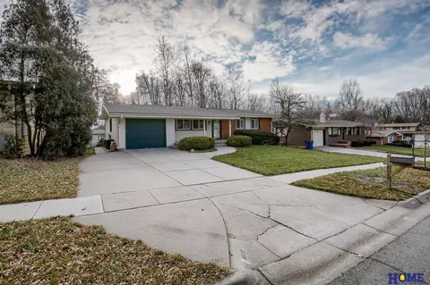 8125 Sanborn Dr, Lincoln, NE 68505