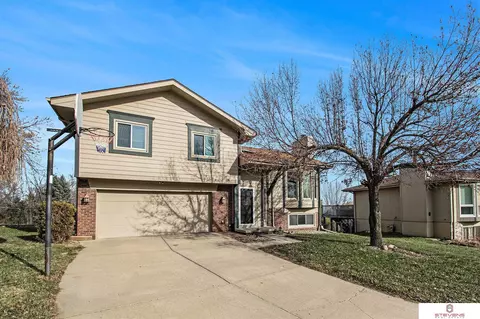 12622 Park Lane Cir, Omaha, NE 68164