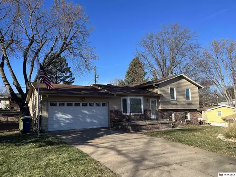 8256 Stephanie Ln, Bellevue, NE 68147