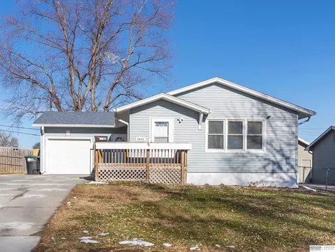 6622 Parkview Ln, Omaha, NE 68104