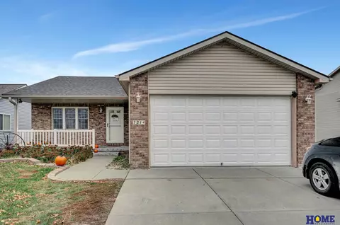 7214 Whitewater Ln, Lincoln, NE 68521