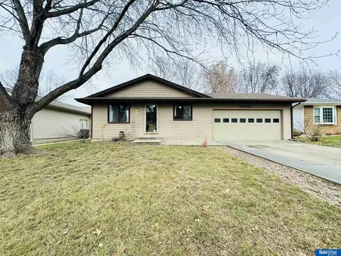 3042 Sequoia Dr, Lincoln, NE 68516