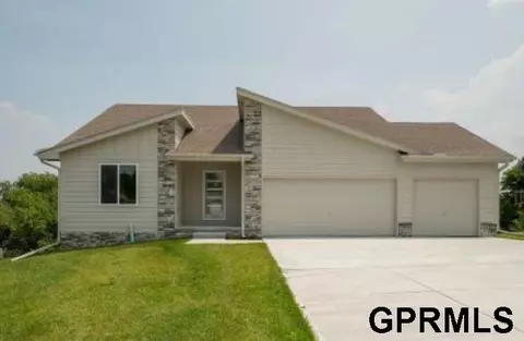 1044 S 14th Ave, Blair, NE 68008