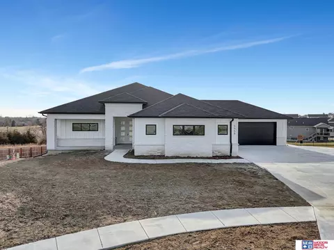 5958 Opus Cir, Lincoln, NE 68526
