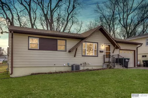 12511 A St, Omaha, NE 68144