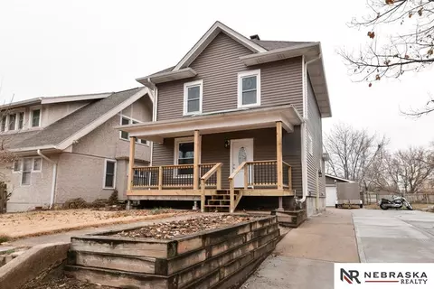 822 S 38th St, Omaha, NE 68105