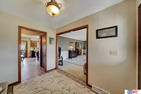 102 Regency Dr, Beatrice, NE 68310 photo 7