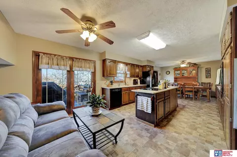 102 Regency Dr, Beatrice, NE 68310 photo 21