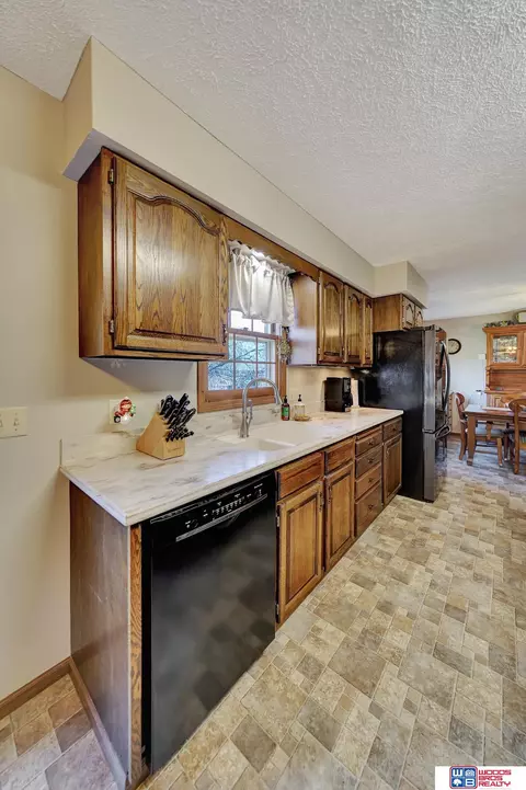 102 Regency Dr, Beatrice, NE 68310 photo 17