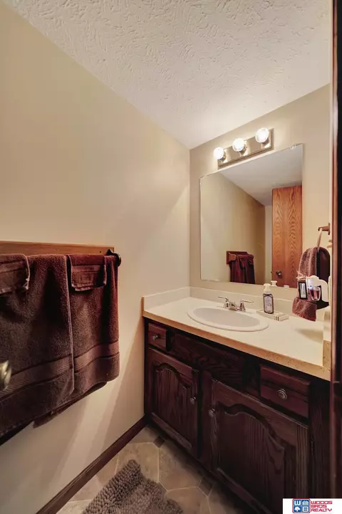 102 Regency Dr, Beatrice, NE 68310 photo 32