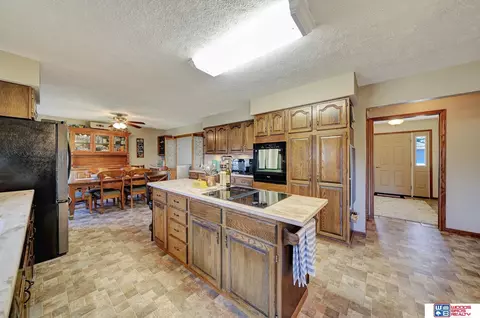 102 Regency Dr, Beatrice, NE 68310 photo 20