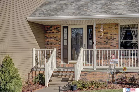 102 Regency Dr, Beatrice, NE 68310 photo 4
